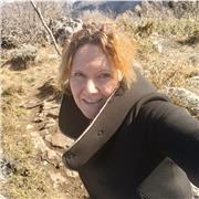 Si impartiscono lezioni di chimica , frequentato il liceo classico e la facoltà di biologia senza discutere la laurea